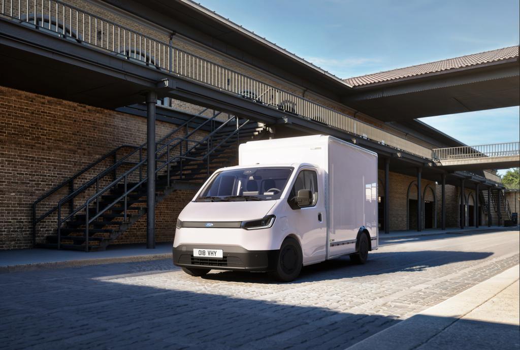 Ford Transit City elétrica chega com autonomia de 250 km, três versões e manutenção mais barata para transporte urbano de cargas.