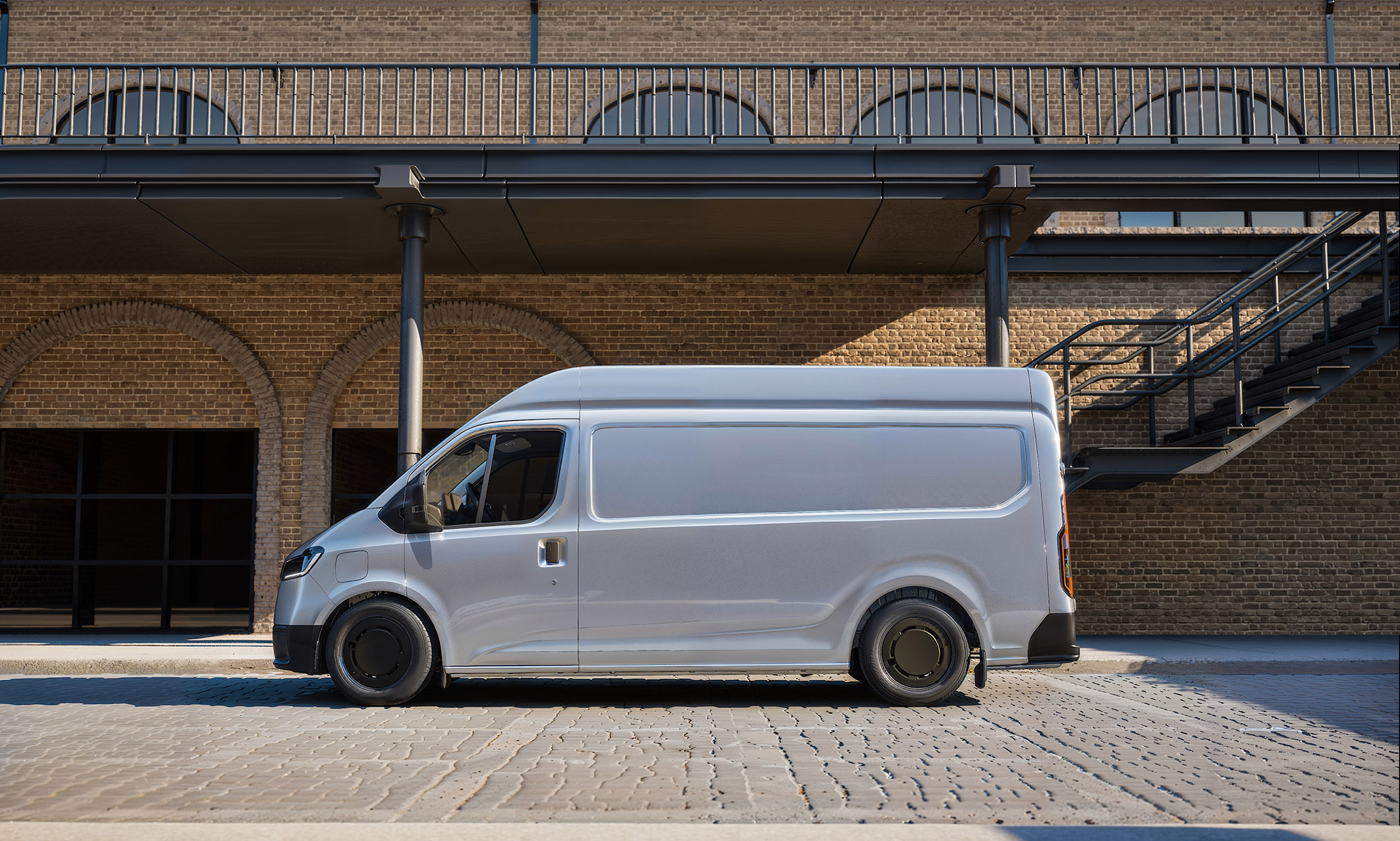 Ford Transit City elétrica chega com autonomia de 250 km, três versões e manutenção mais barata para transporte urbano de cargas.